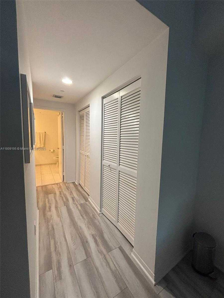 Small Image of 951 BRICKELL AVE #1211, Miami Number 14
