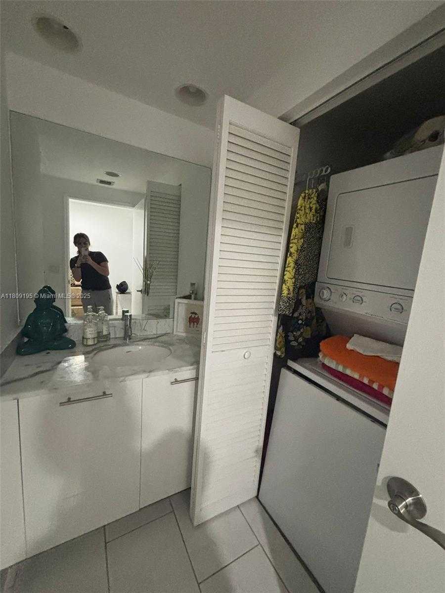 Small Image of 951 BRICKELL AVE #1211, Miami Number 15