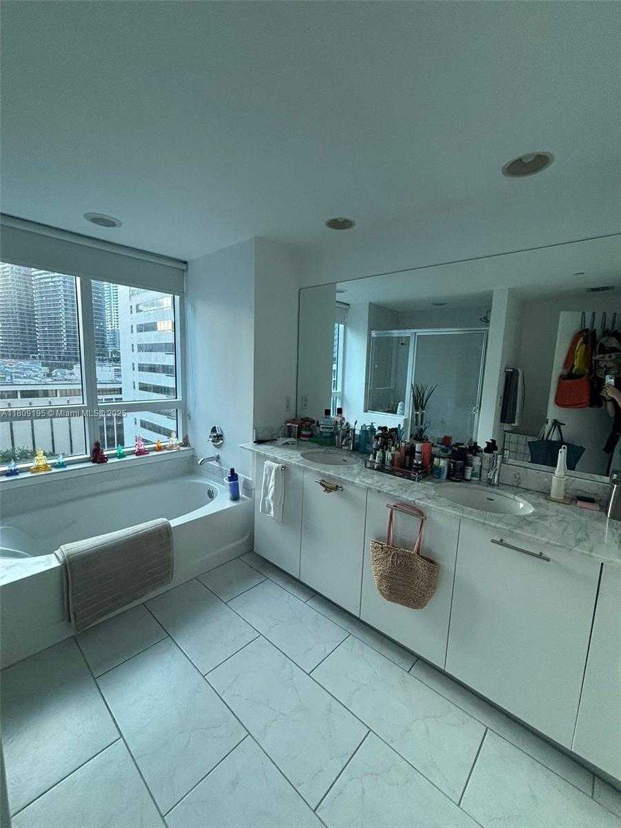 Small Image of 951 BRICKELL AVE #1211, Miami Number 16