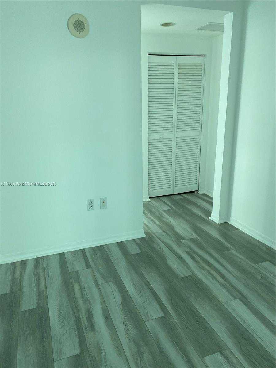 Small Image of 951 BRICKELL AVE #1211, Miami Number 19