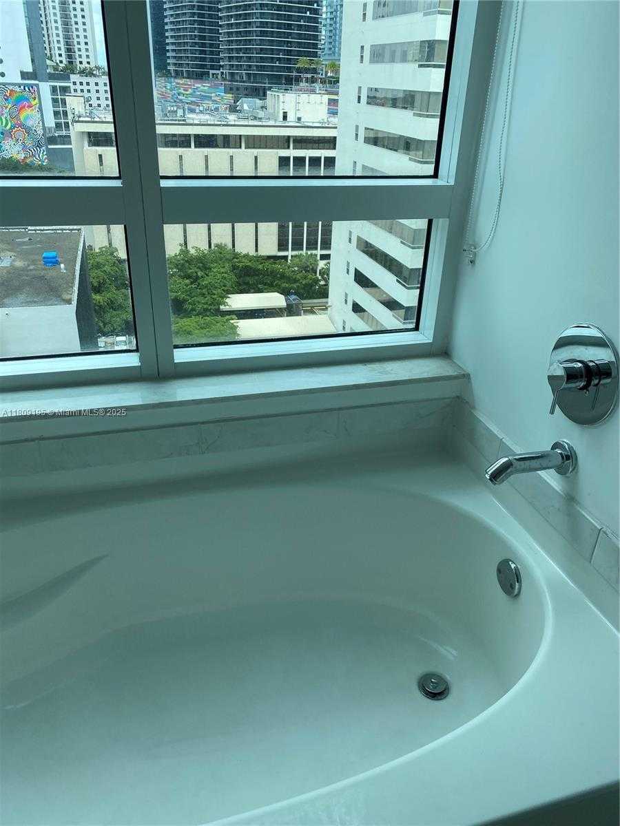 Small Image of 951 BRICKELL AVE #1211, Miami Number 20