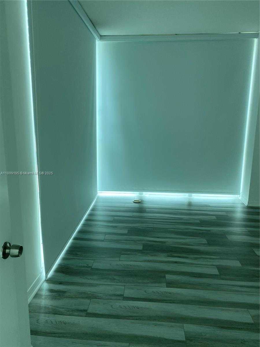 Small Image of 951 BRICKELL AVE #1211, Miami Number 21