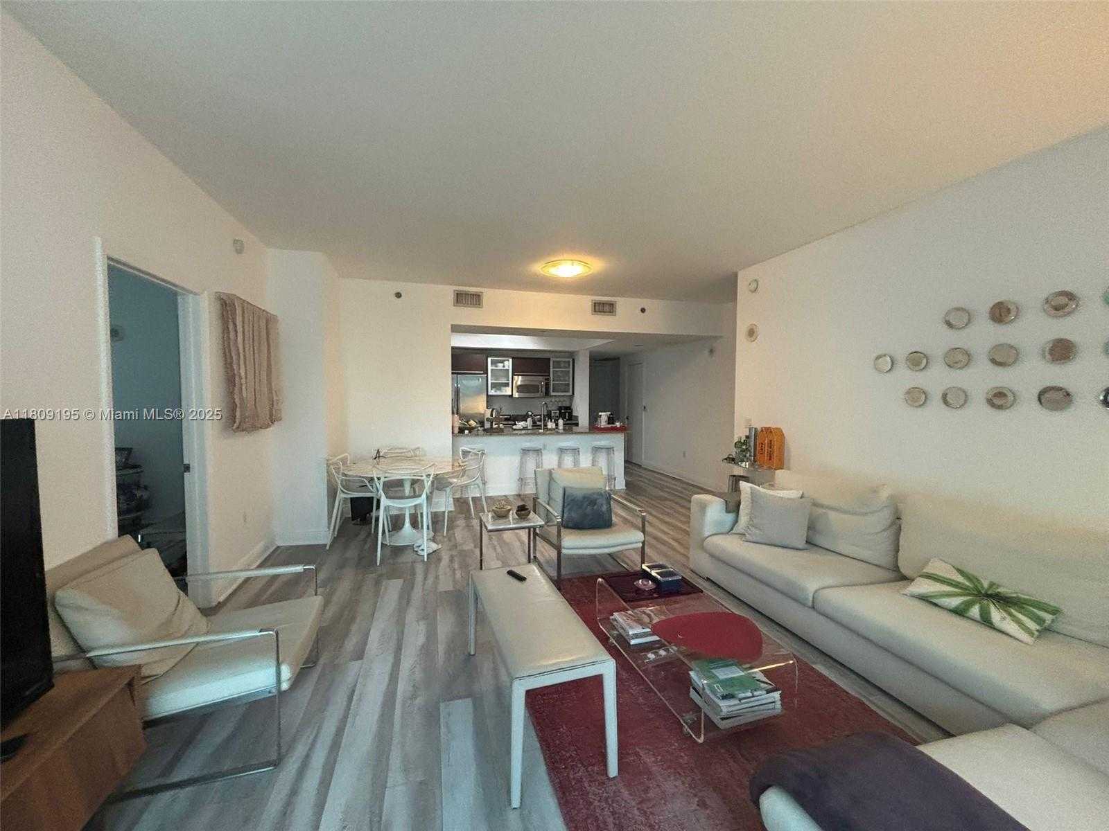 Small Image of 951 BRICKELL AVE #1211, Miami Number 6