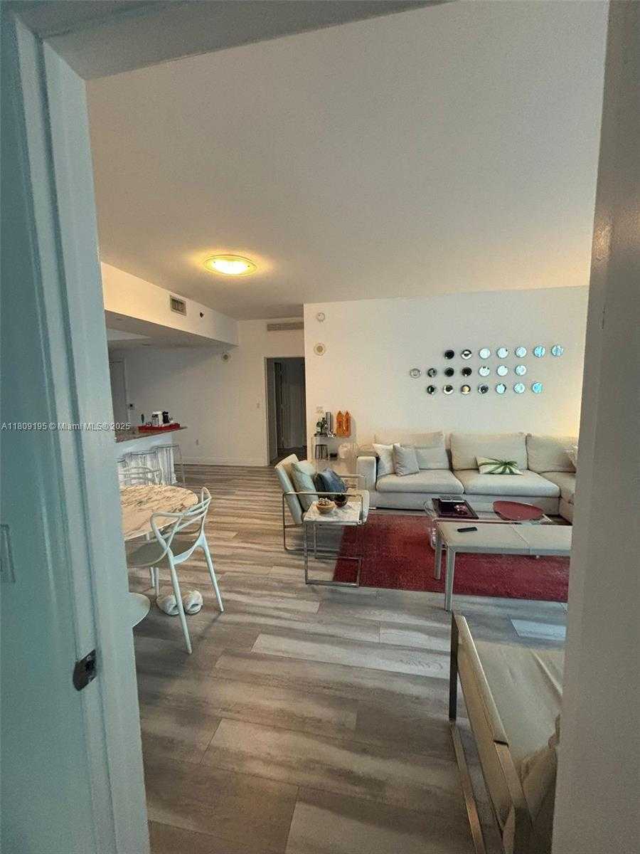 Small Image of 951 BRICKELL AVE #1211, Miami Number 7