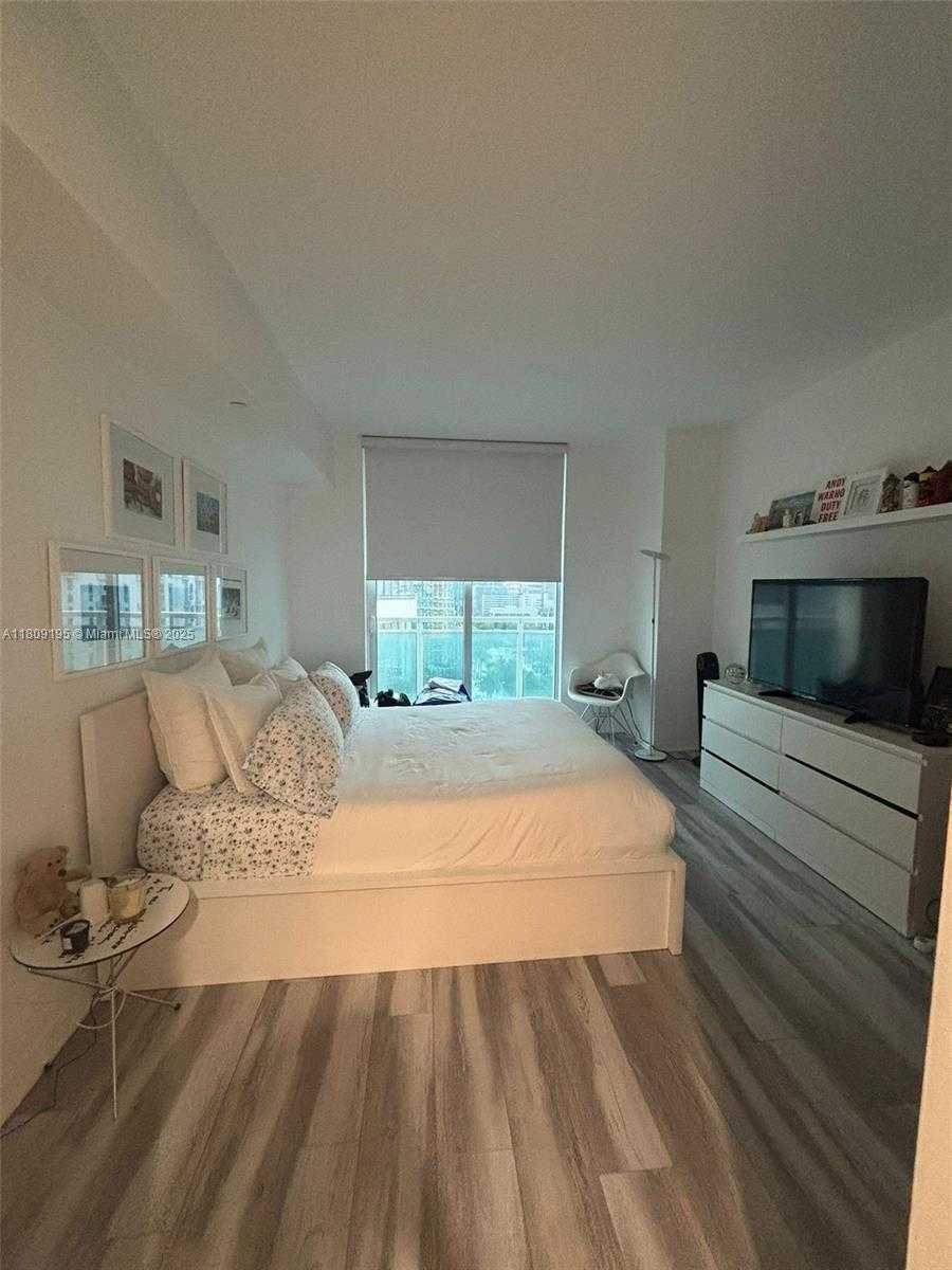 Small Image of 951 BRICKELL AVE #1211, Miami Number 8