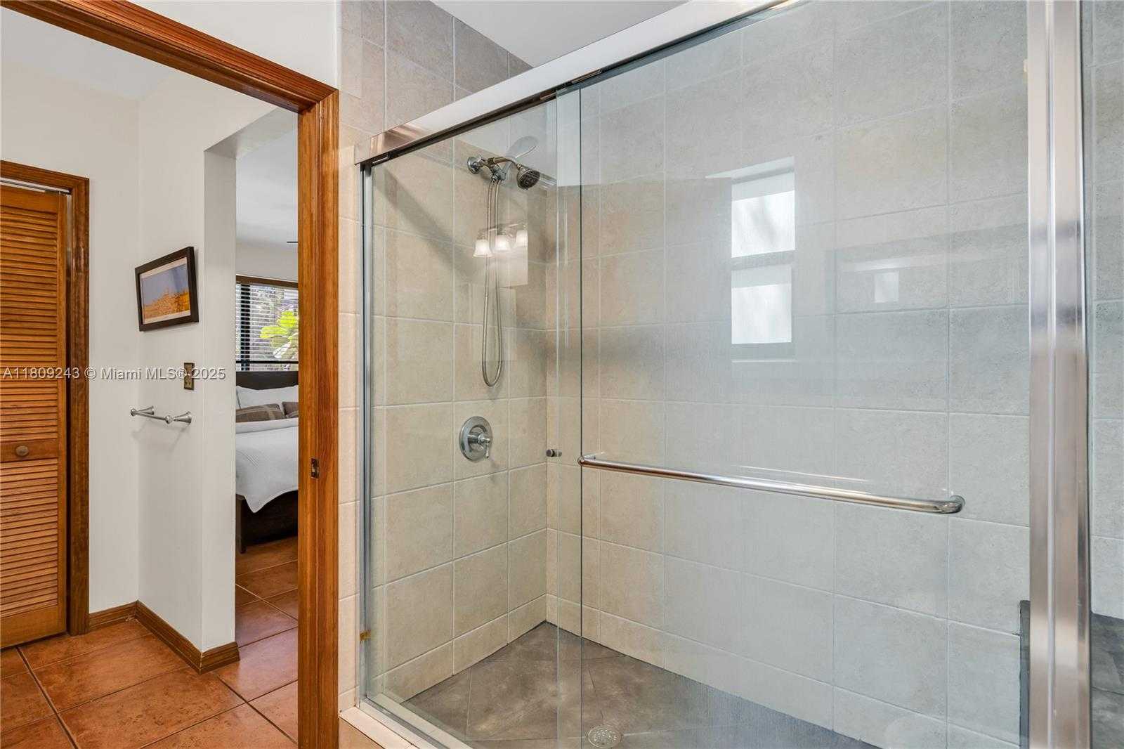 Small Image of 6870 SOUTH WEST 77TH TER, South Miami Number 15