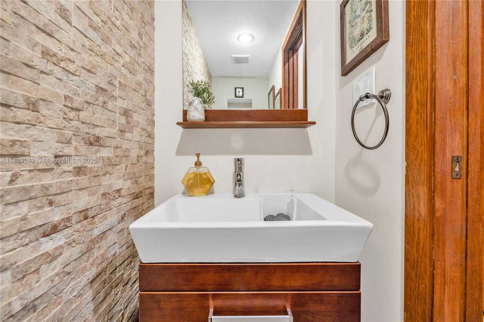 Small Image of 6870 SOUTH WEST 77TH TER, South Miami Number 34