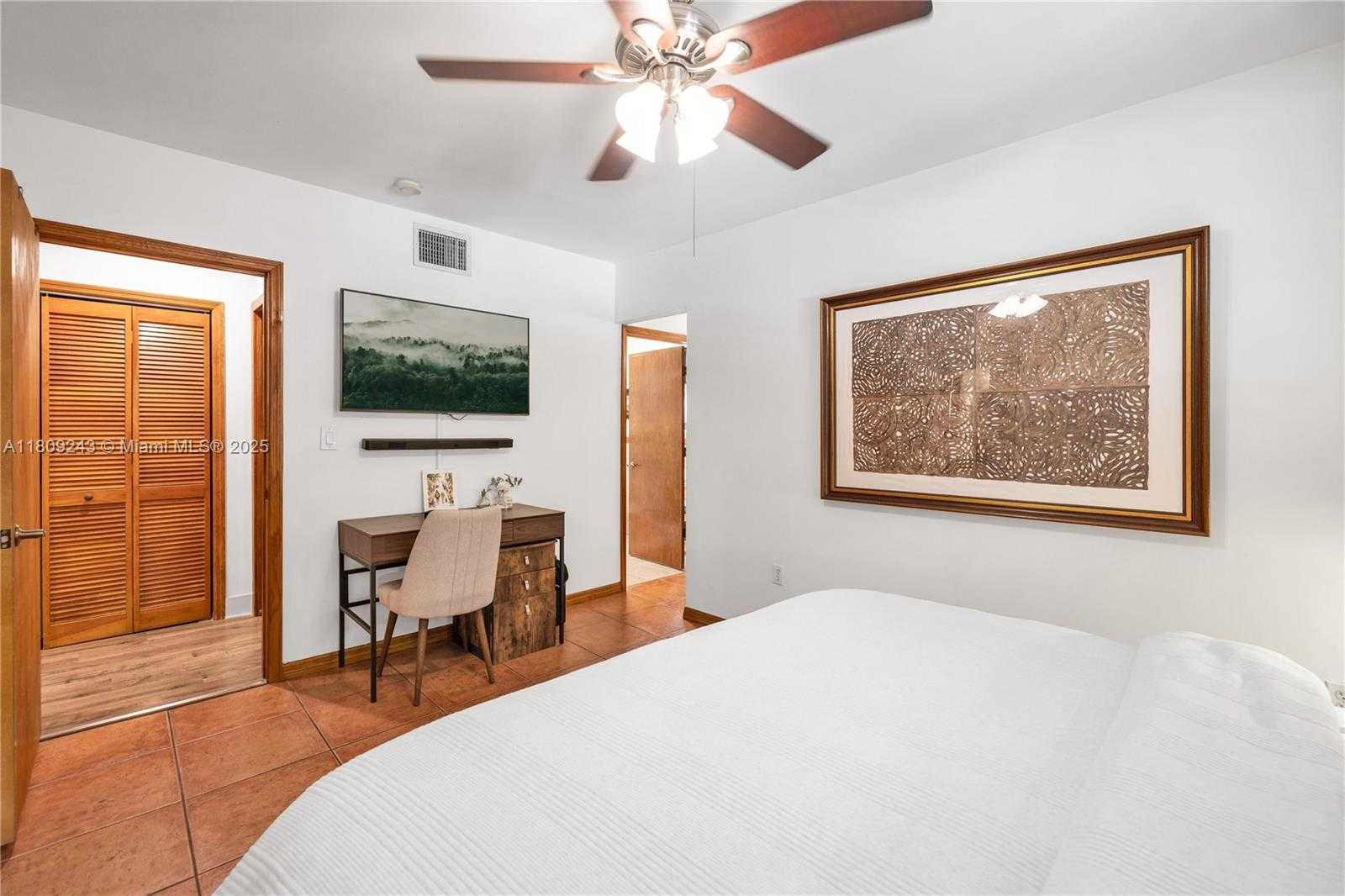 Small Image of 6870 SOUTH WEST 77TH TER, South Miami Number 36
