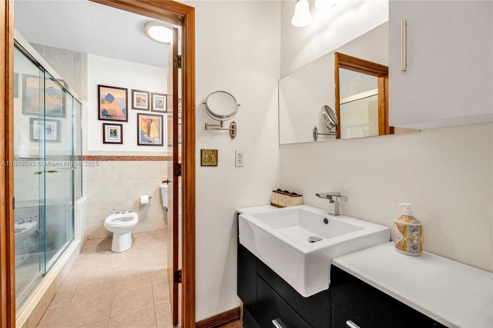 Small Image of 6870 SOUTH WEST 77TH TER, South Miami Number 37