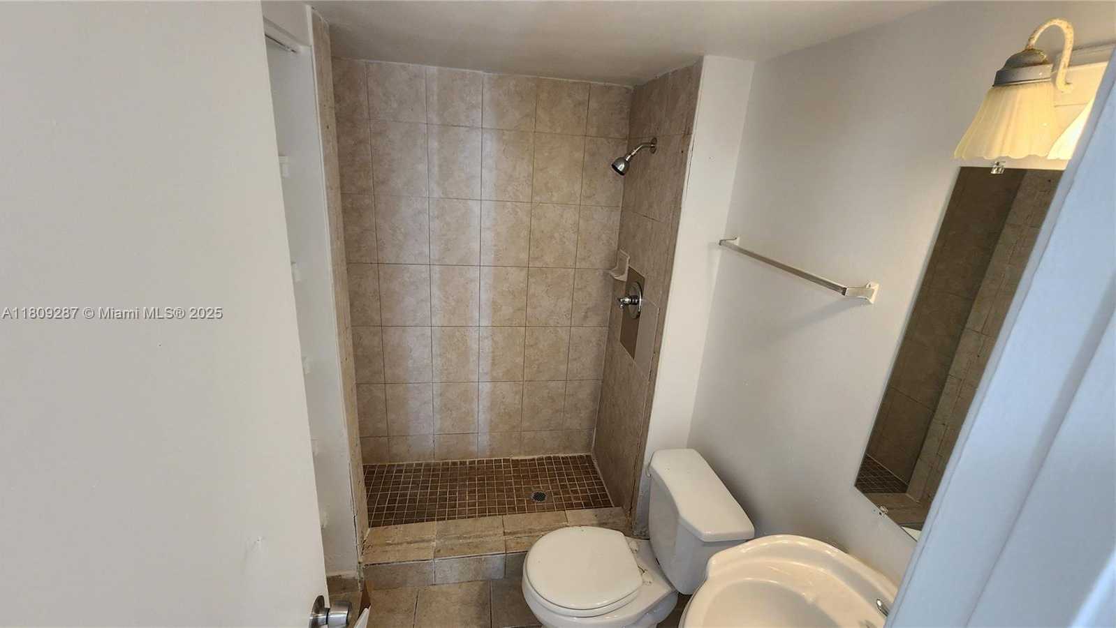Small Image of 1351 NORTH EAST MIAMI GARDENS DR #302E, Miami Number 12