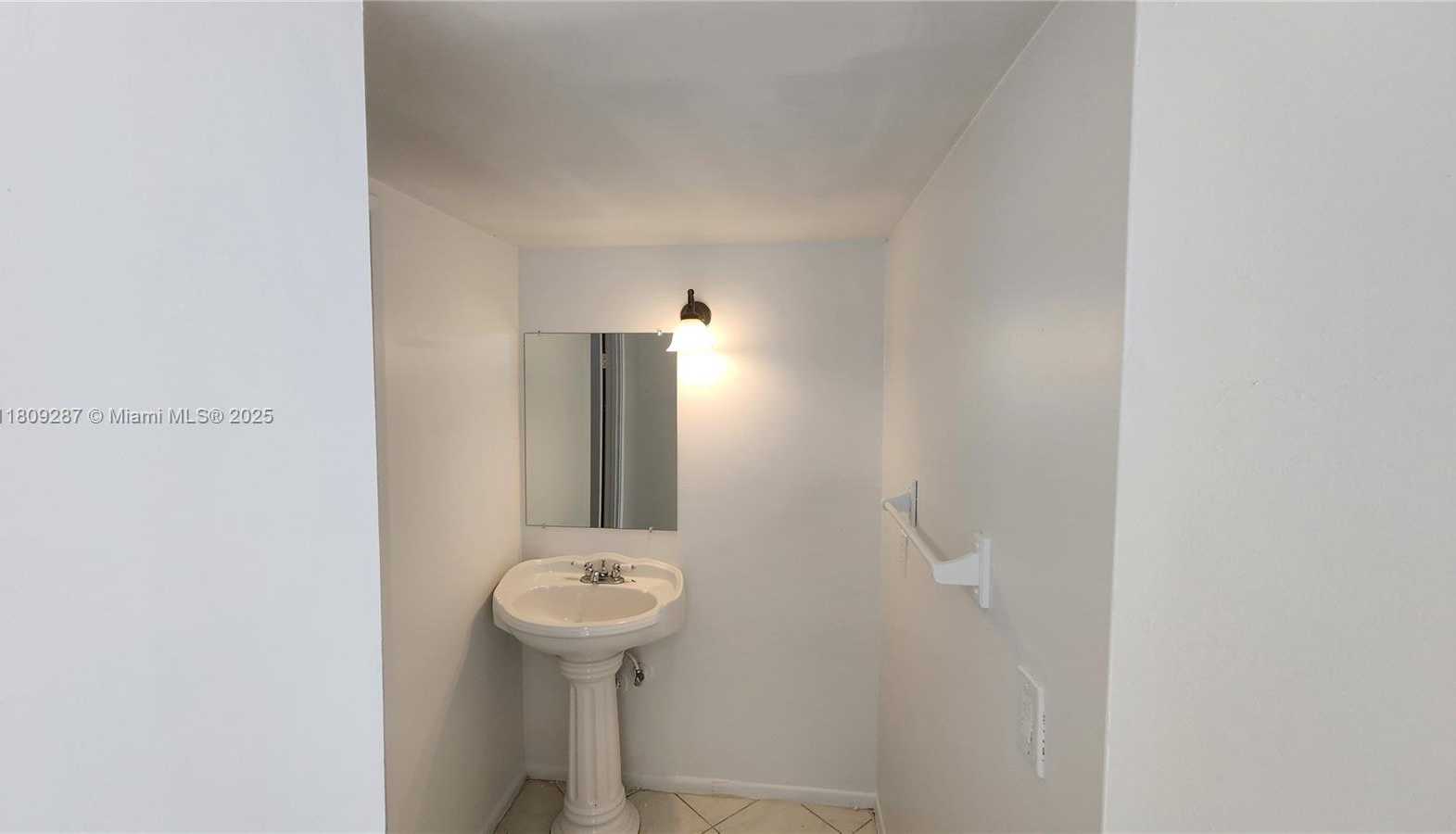 Small Image of 1351 NORTH EAST MIAMI GARDENS DR #302E, Miami Number 13