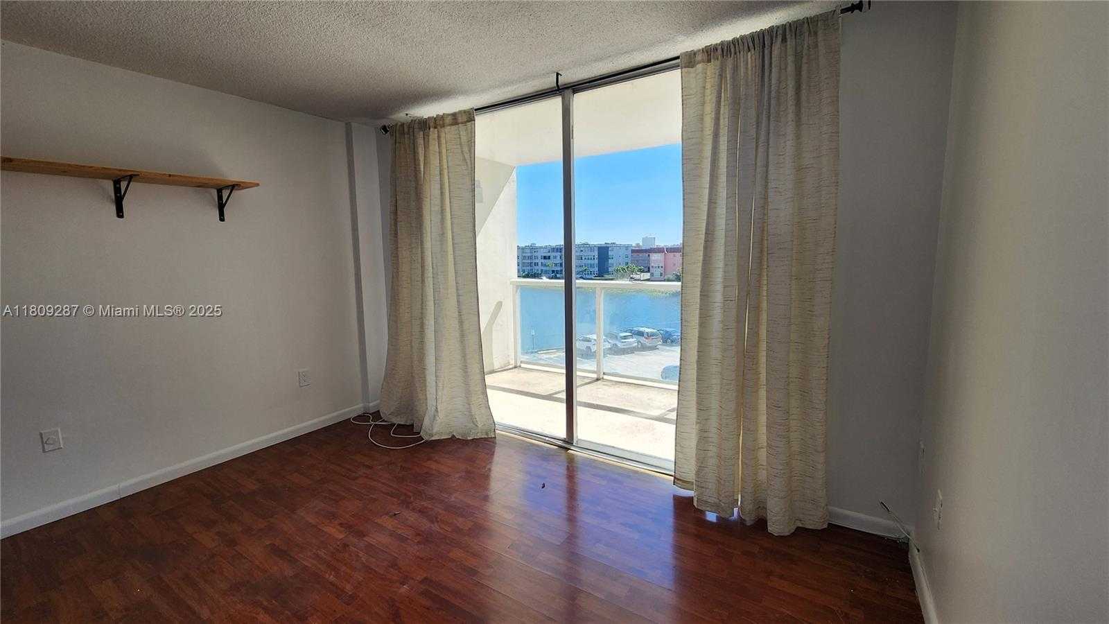 Small Image of 1351 NORTH EAST MIAMI GARDENS DR #302E, Miami Number 3