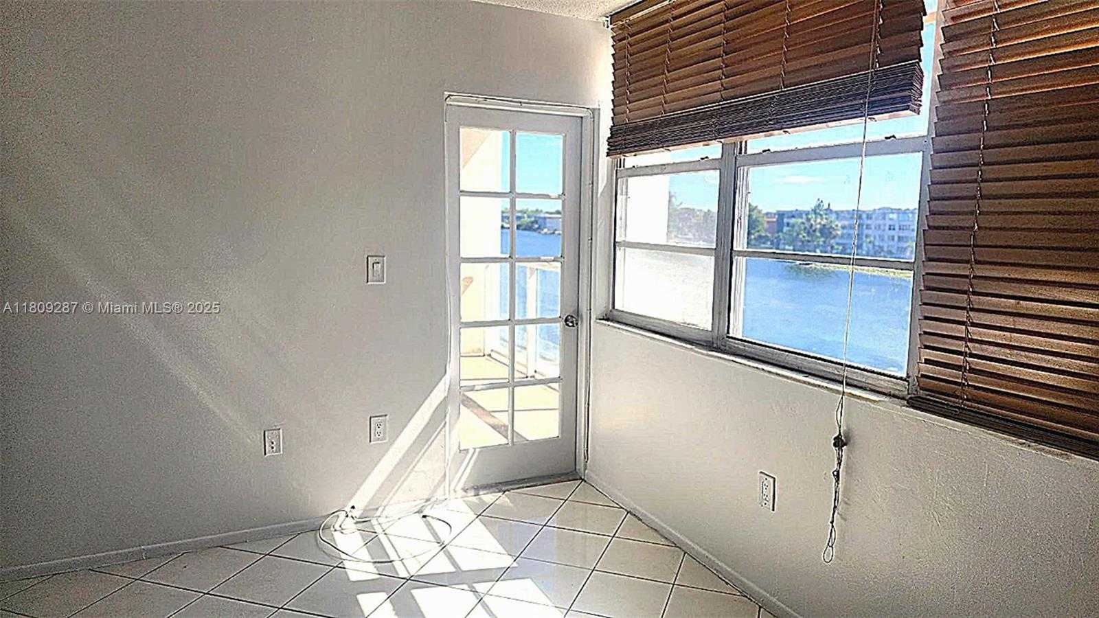 Small Image of 1351 NORTH EAST MIAMI GARDENS DR #302E, Miami Number 6