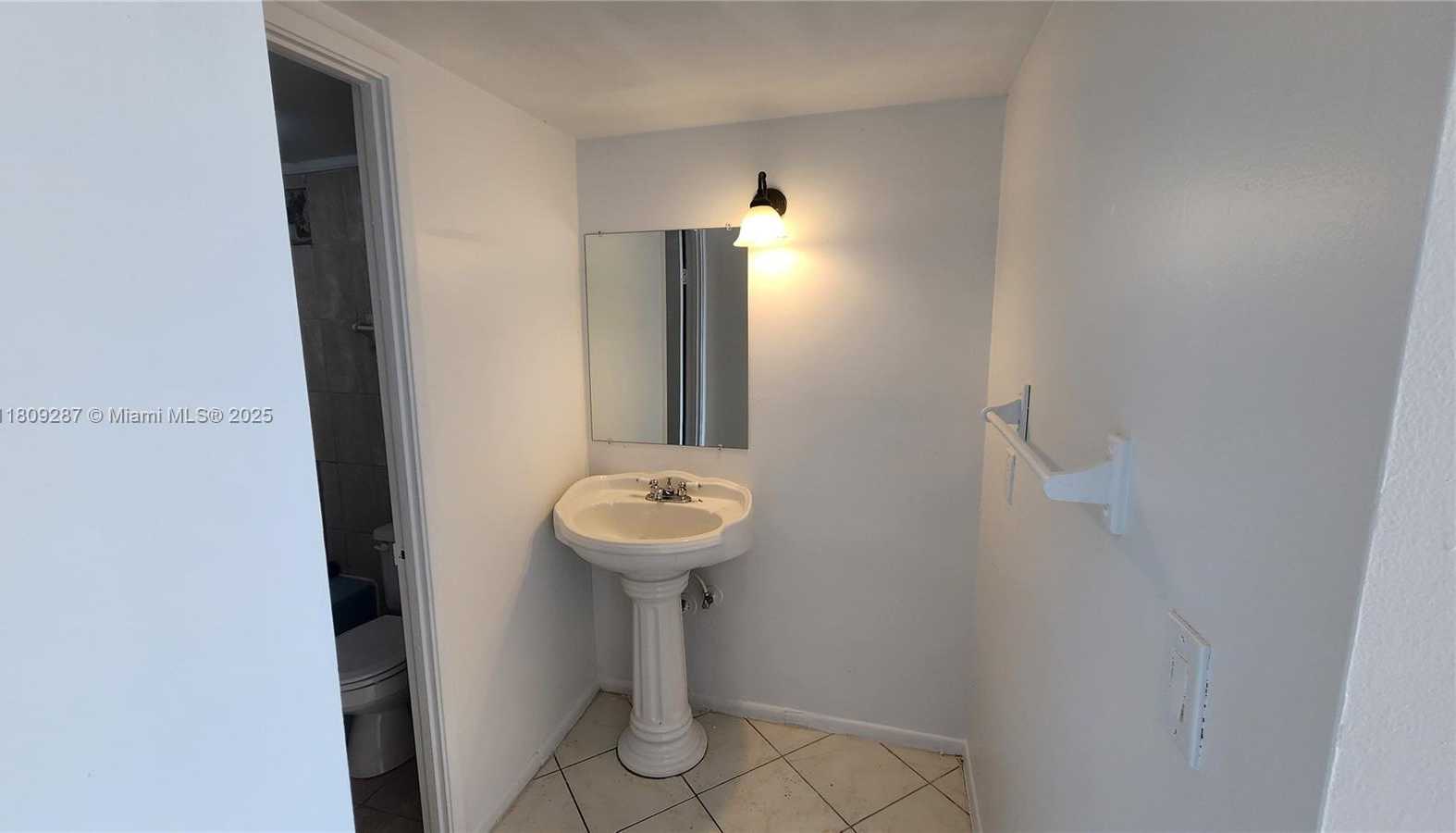 Small Image of 1351 NORTH EAST MIAMI GARDENS DR #302E, Miami Number 8
