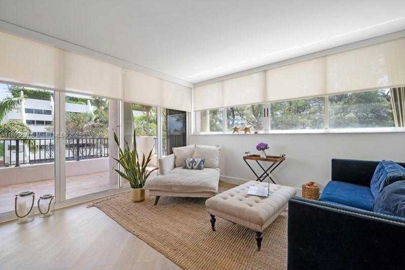 Small Image of 6422 COLLINS AVE #301, Miami Beach Number 2