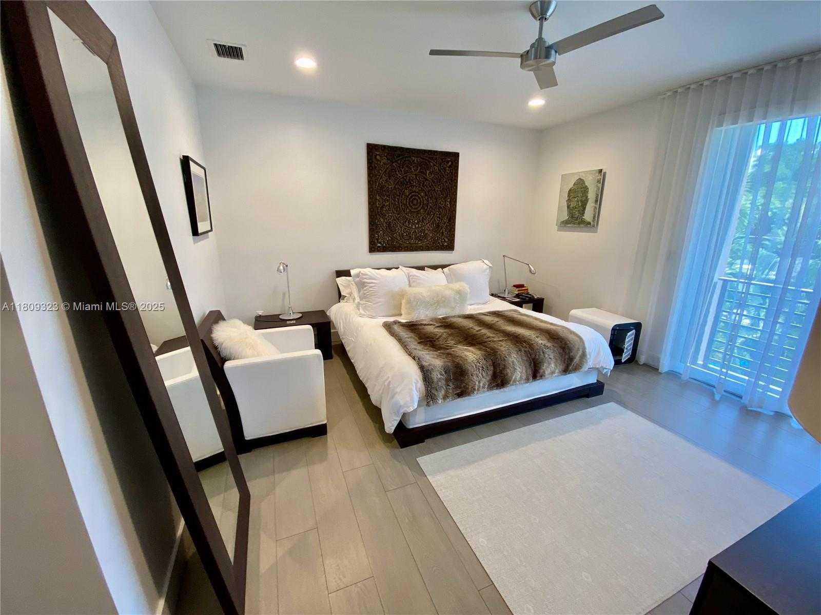 Small Image of 3050 DAY AVE #1, Miami Number 12
