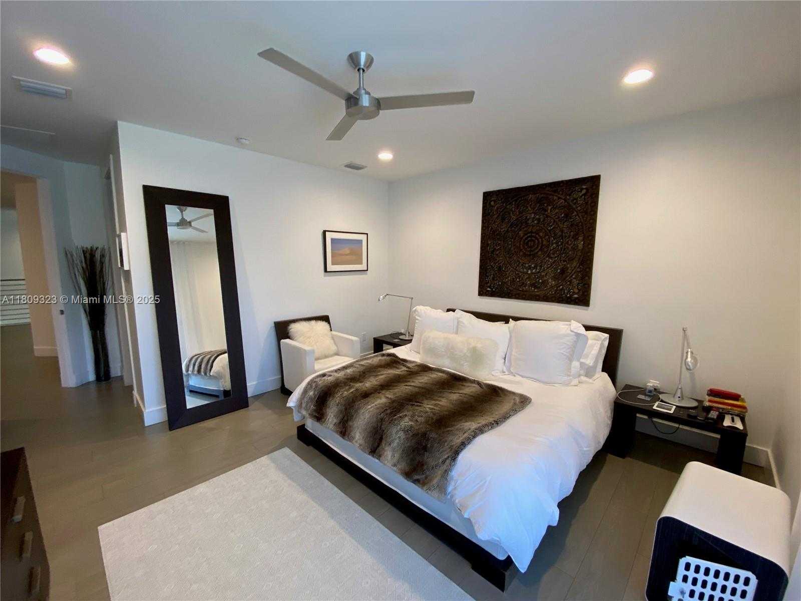 Small Image of 3050 DAY AVE #1, Miami Number 13