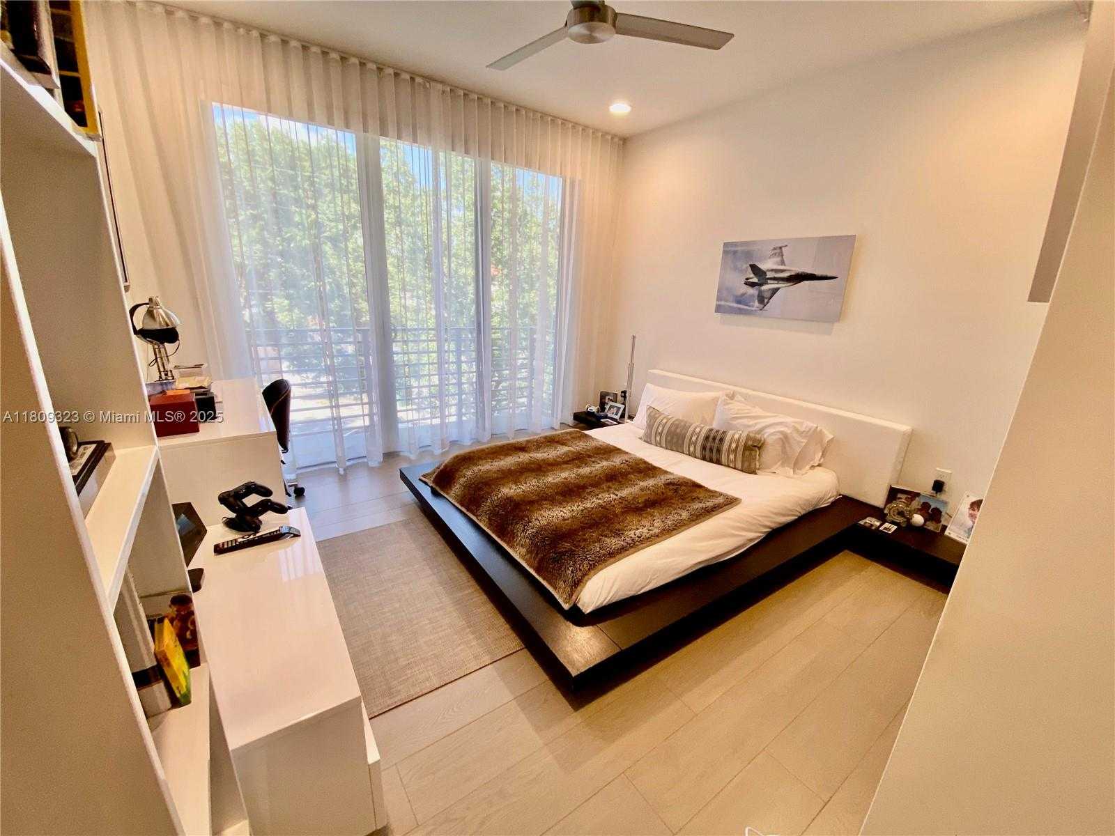 Small Image of 3050 DAY AVE #1, Miami Number 22