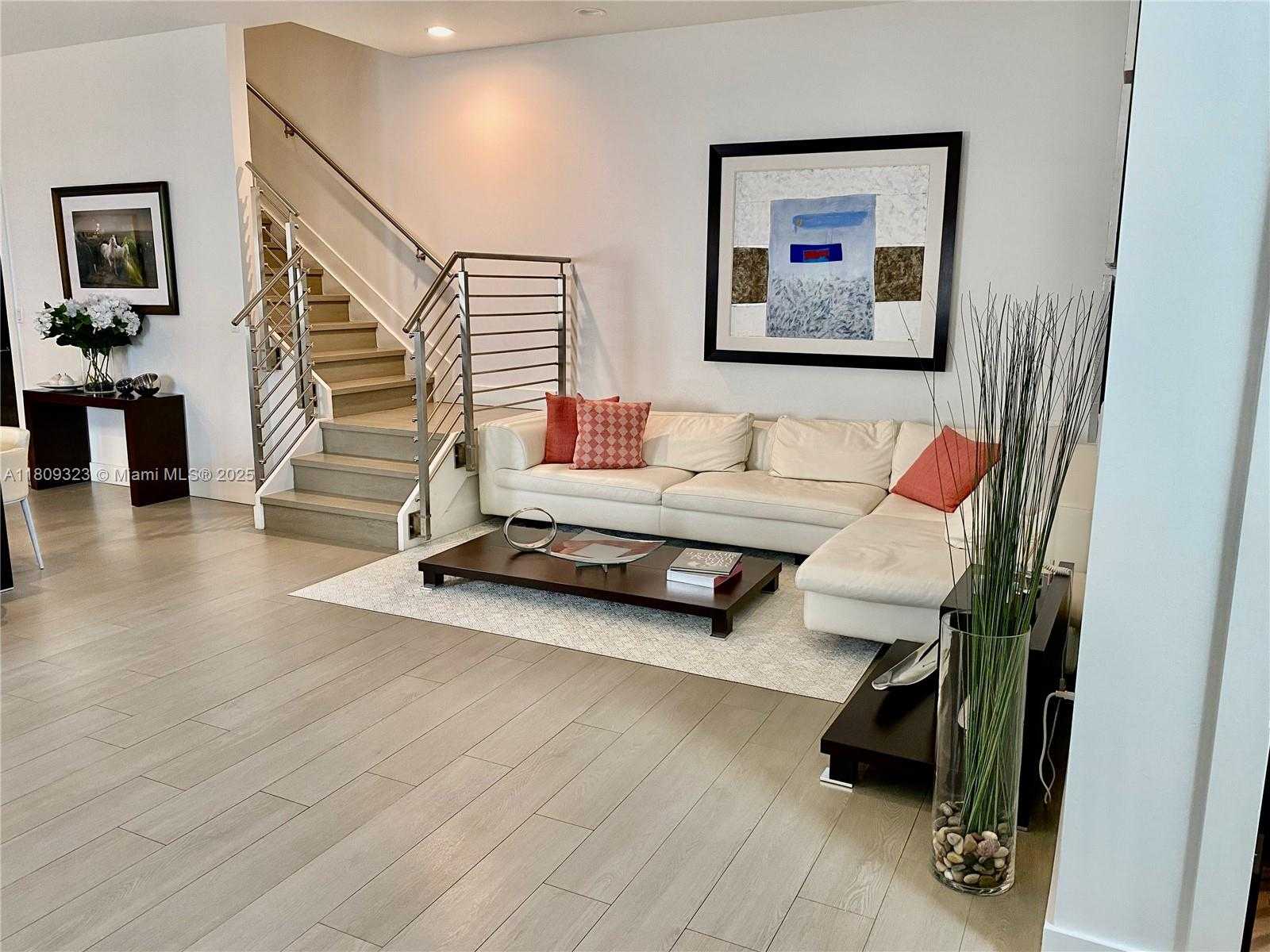 Small Image of 3050 DAY AVE #1, Miami Number 4