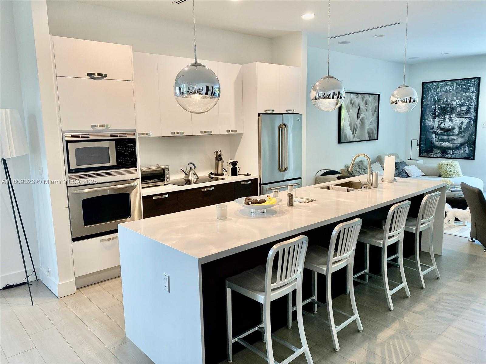 Small Image of 3050 DAY AVE #1, Miami Number 7