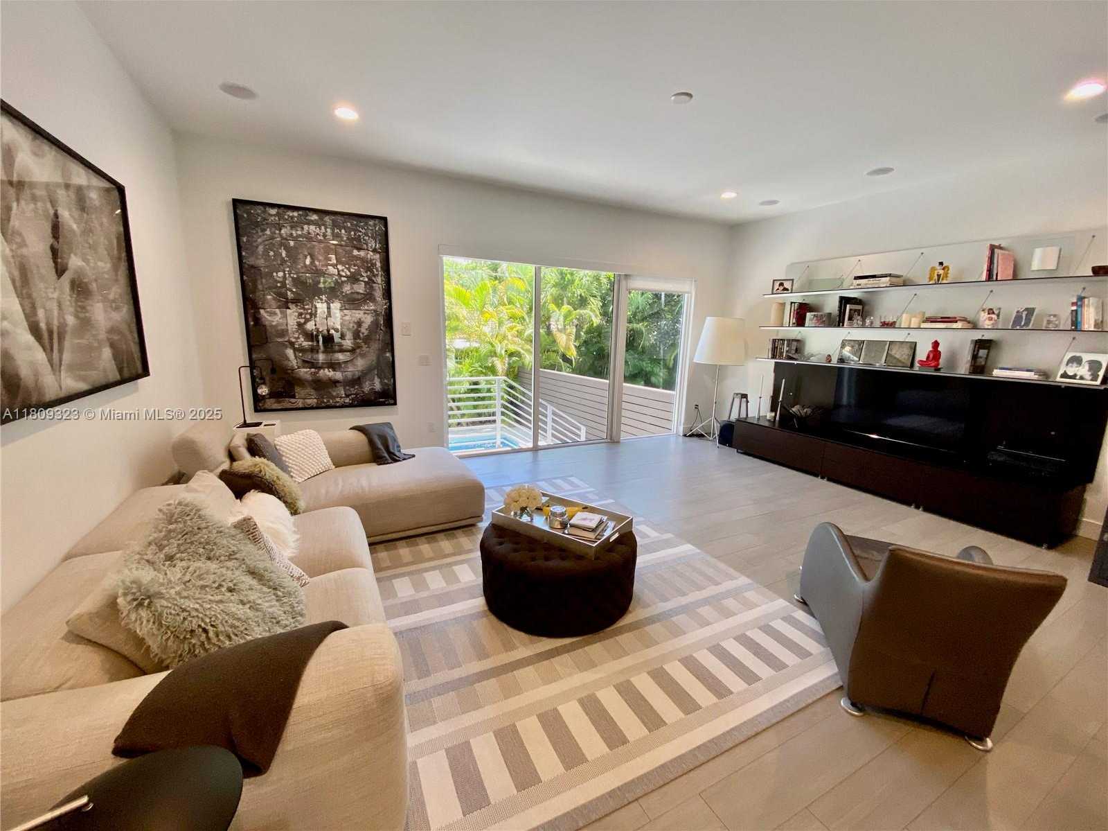 Small Image of 3050 DAY AVE #1, Miami Number 8