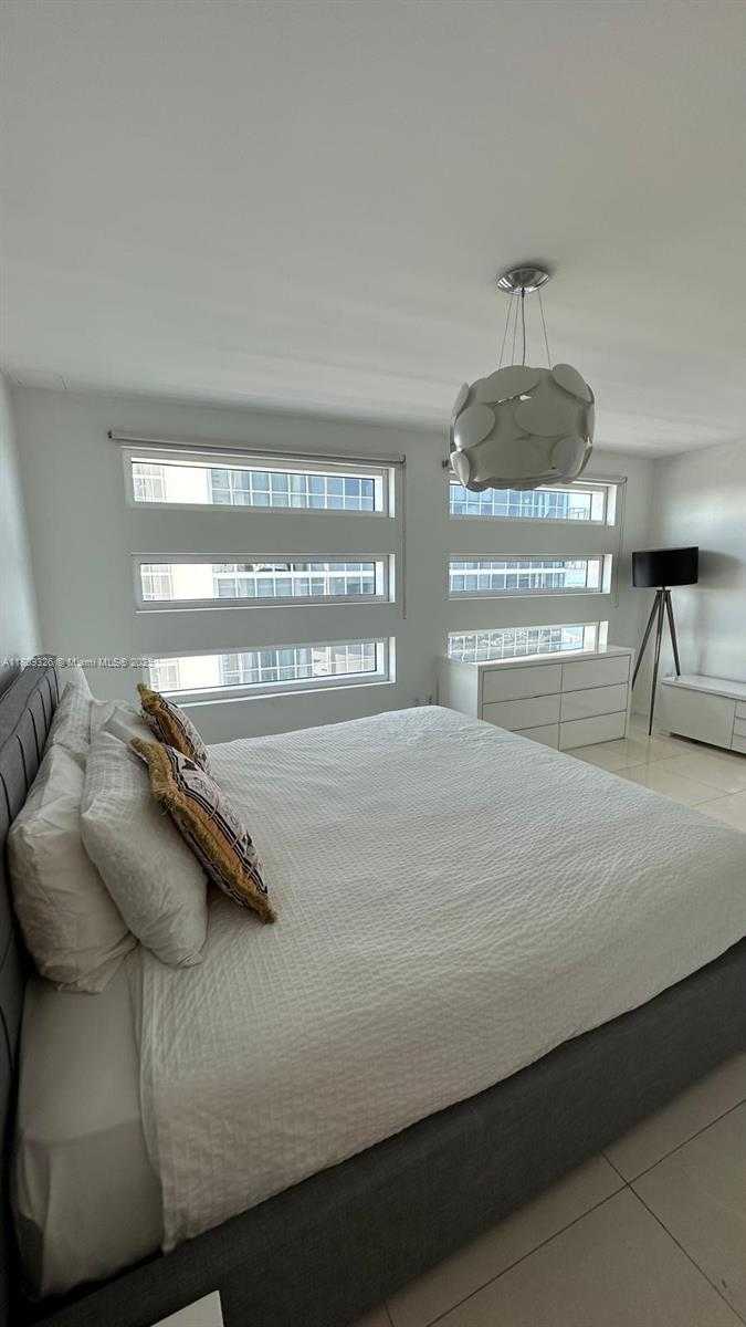 Small Image of 1040 BISCAYNE BLVD #3504, Miami Number 16