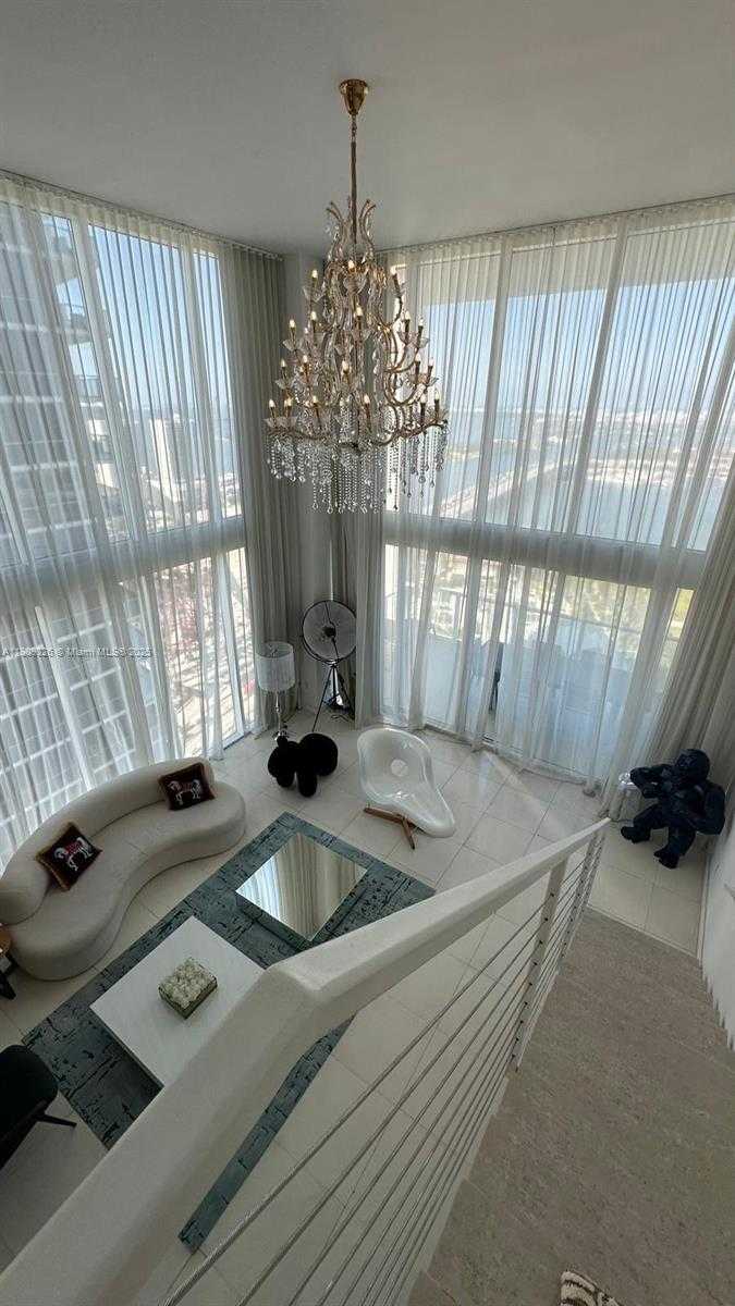 Small Image of 1040 BISCAYNE BLVD #3504, Miami Number 2