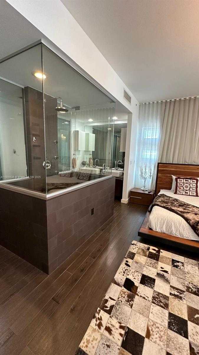 Small Image of 1040 BISCAYNE BLVD #3504, Miami Number 29