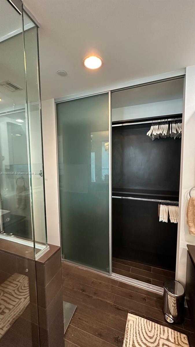 Small Image of 1040 BISCAYNE BLVD #3504, Miami Number 30