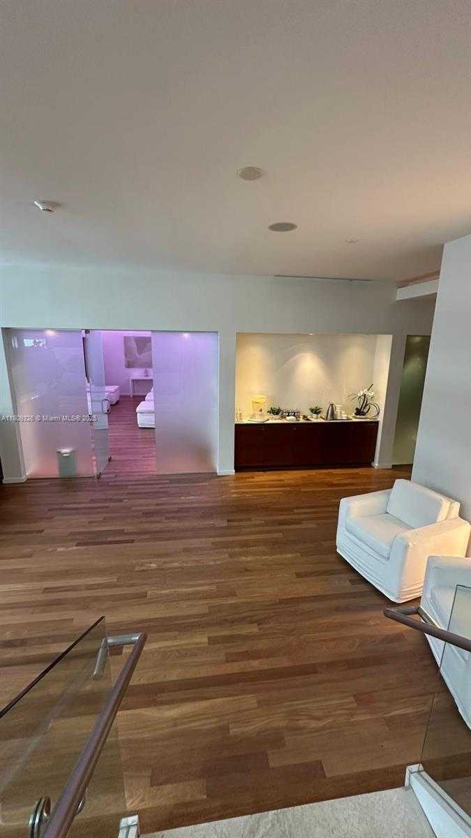 Small Image of 1040 BISCAYNE BLVD #3504, Miami Number 5
