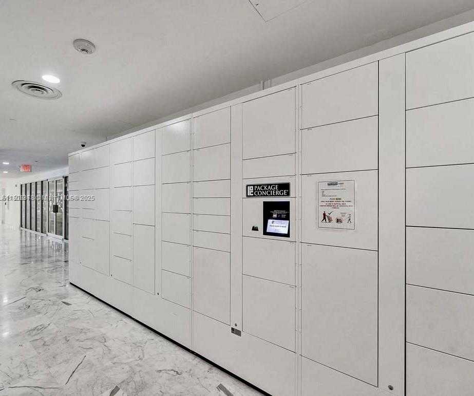 Small Image of 1000 WEST AVE #404, Miami Beach Number 15