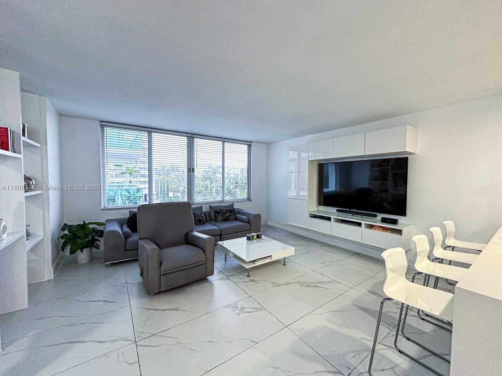 Small Image of 1000 WEST AVE #404, Miami Beach Number 3