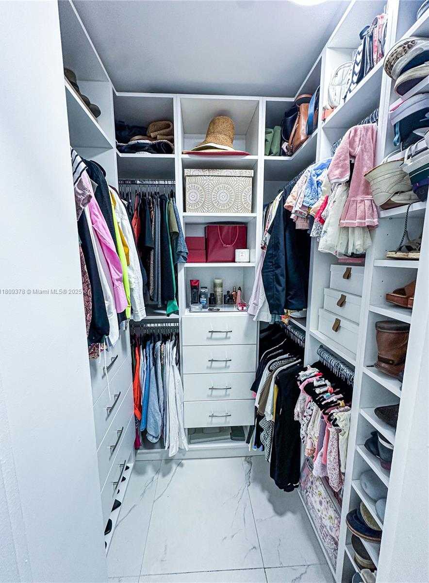 Small Image of 1000 WEST AVE #404, Miami Beach Number 7