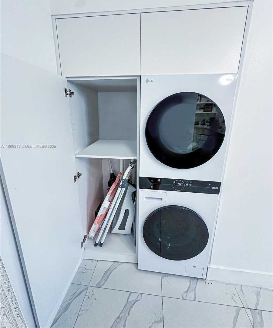 Small Image of 1000 WEST AVE #404, Miami Beach Number 8