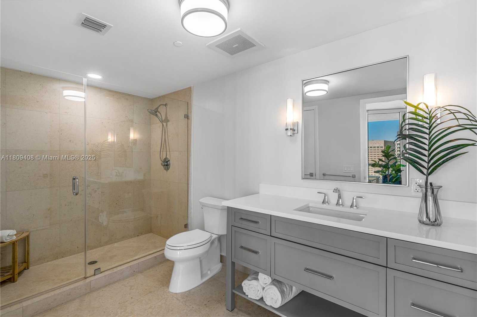 Small Image of 495 BRICKELL AVE #3804, Miami Number 15
