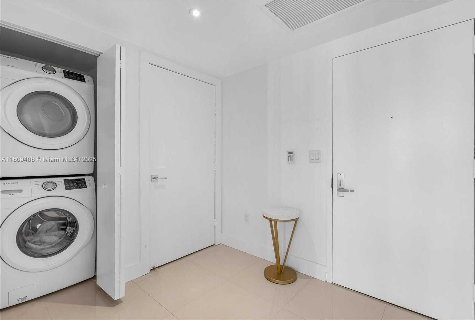 Small Image of 495 BRICKELL AVE #3804, Miami Number 16