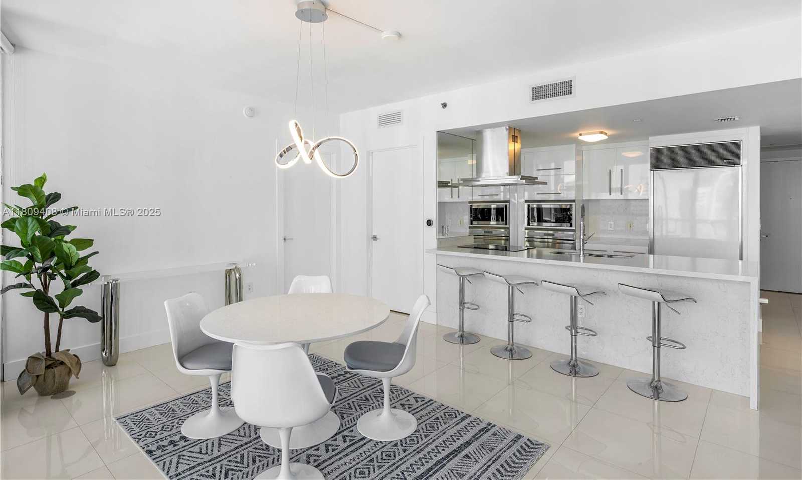 Small Image of 495 BRICKELL AVE #3804, Miami Number 4