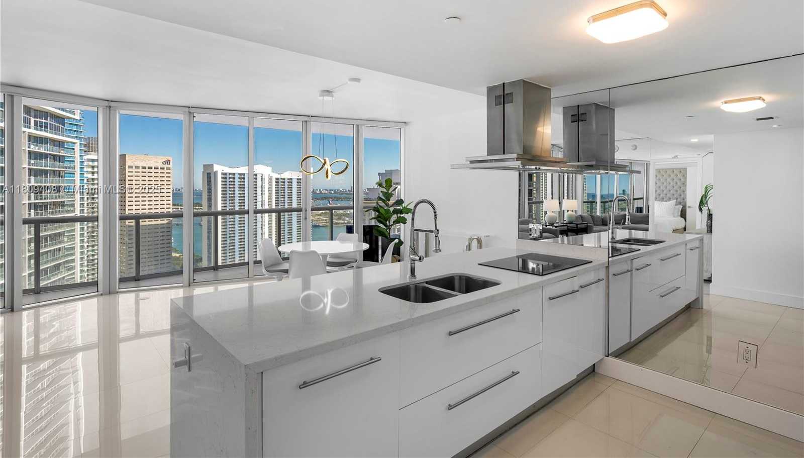 Small Image of 495 BRICKELL AVE #3804, Miami Number 8