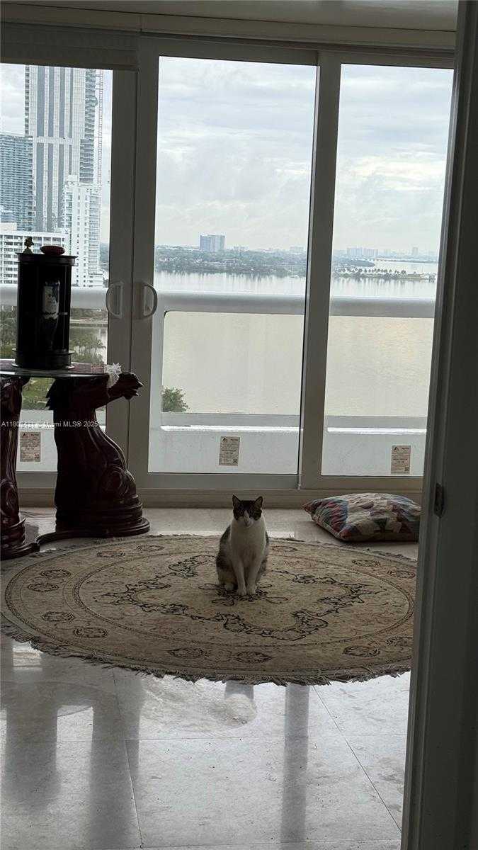 Small Image of 1717 NORTH BAYSHORE DR #A-1734, Miami Number 3