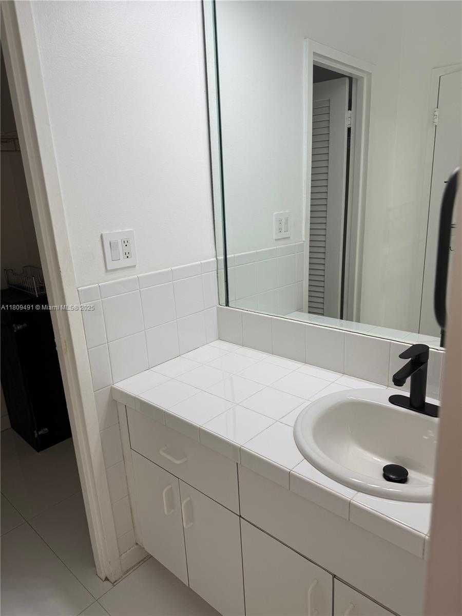 Small Image of 100 LINCOLN RD #418, Miami Beach Number 13