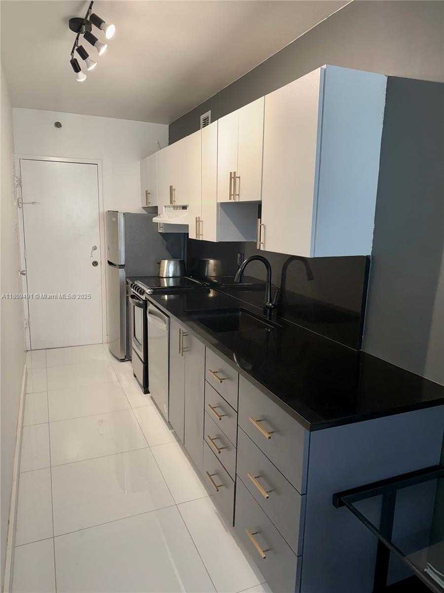Small Image of 100 LINCOLN RD #418, Miami Beach Number 8