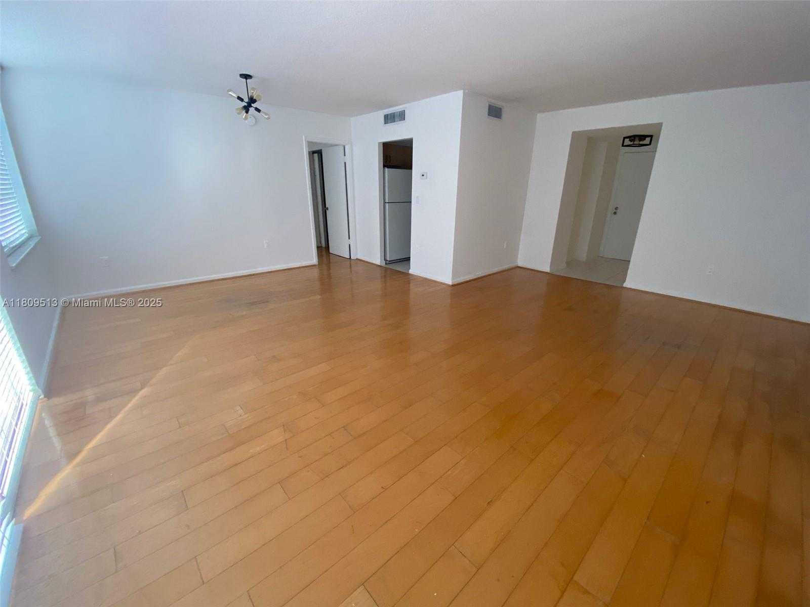 Small Image of 1080 94TH ST #108, Bay Harbor Islands Number 5
