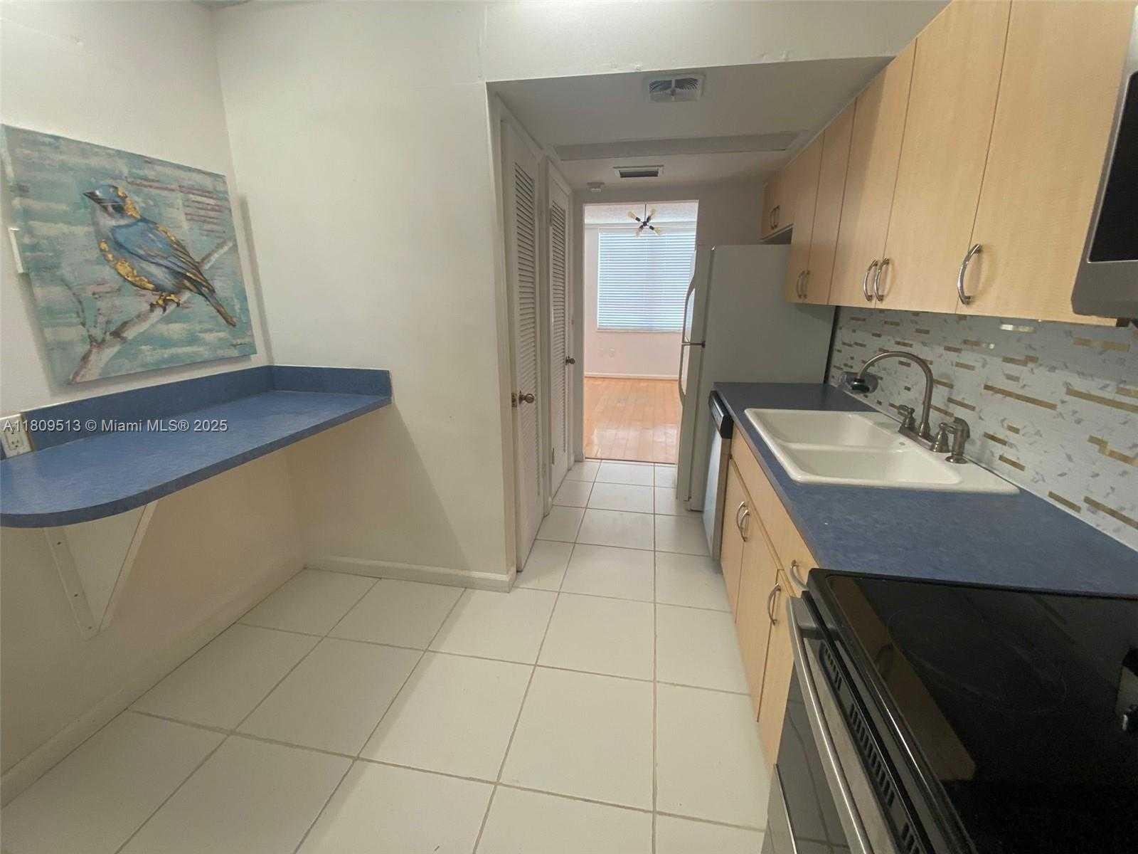 Small Image of 1080 94TH ST #108, Bay Harbor Islands Number 9
