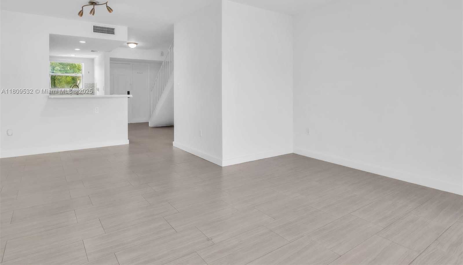 Small Image of 9373 FONTAINEBLEAU BLVD #K224, Miami Number 4