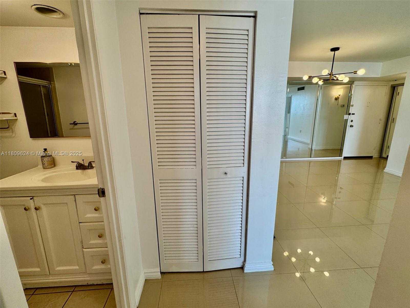 Small Image of 1833 SOUTH OCEAN DR #1508, Hallandale Beach Number 17