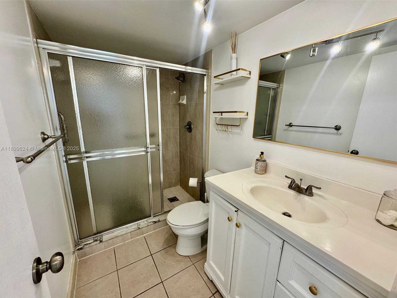 Small Image of 1833 SOUTH OCEAN DR #1508, Hallandale Beach Number 28