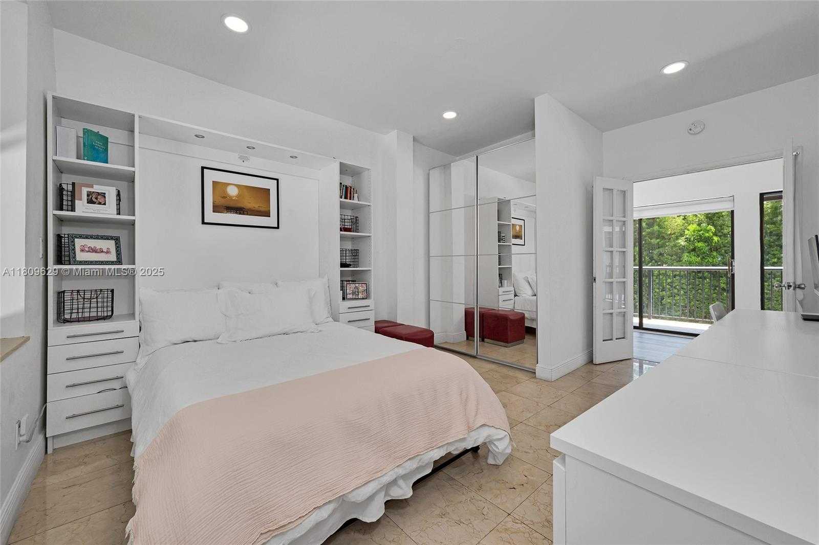 Small Image of 201 KNOLLWOOD DR, Key Biscayne Number 31