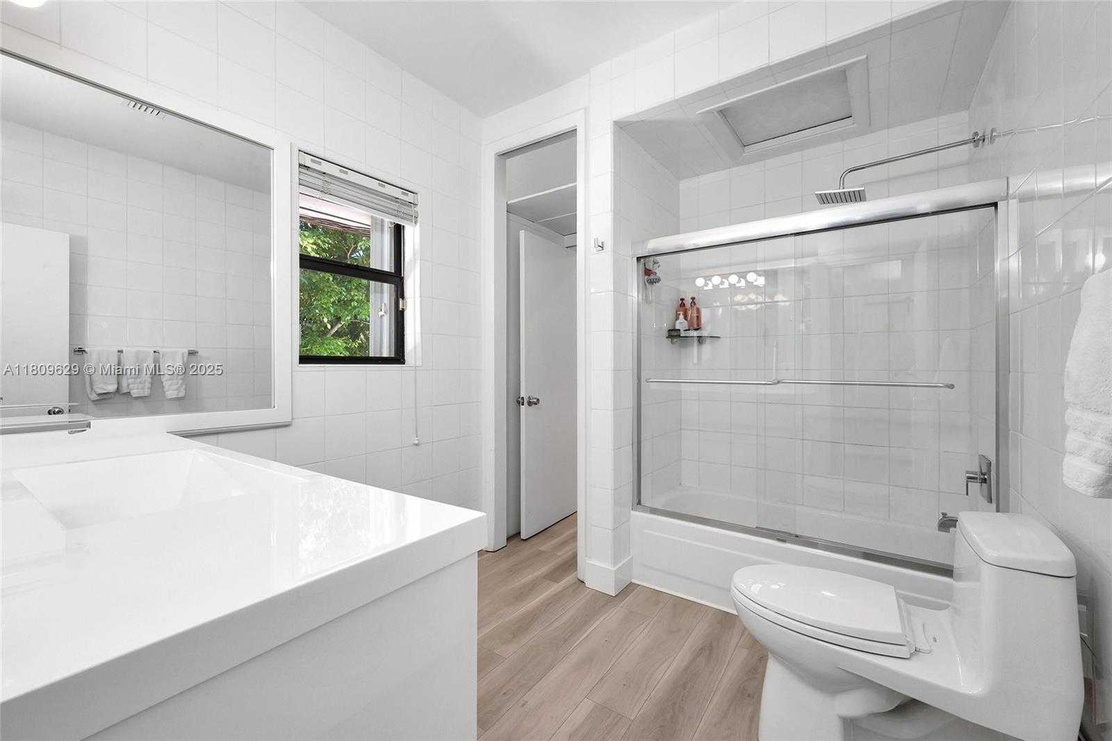 Small Image of 201 KNOLLWOOD DR, Key Biscayne Number 32