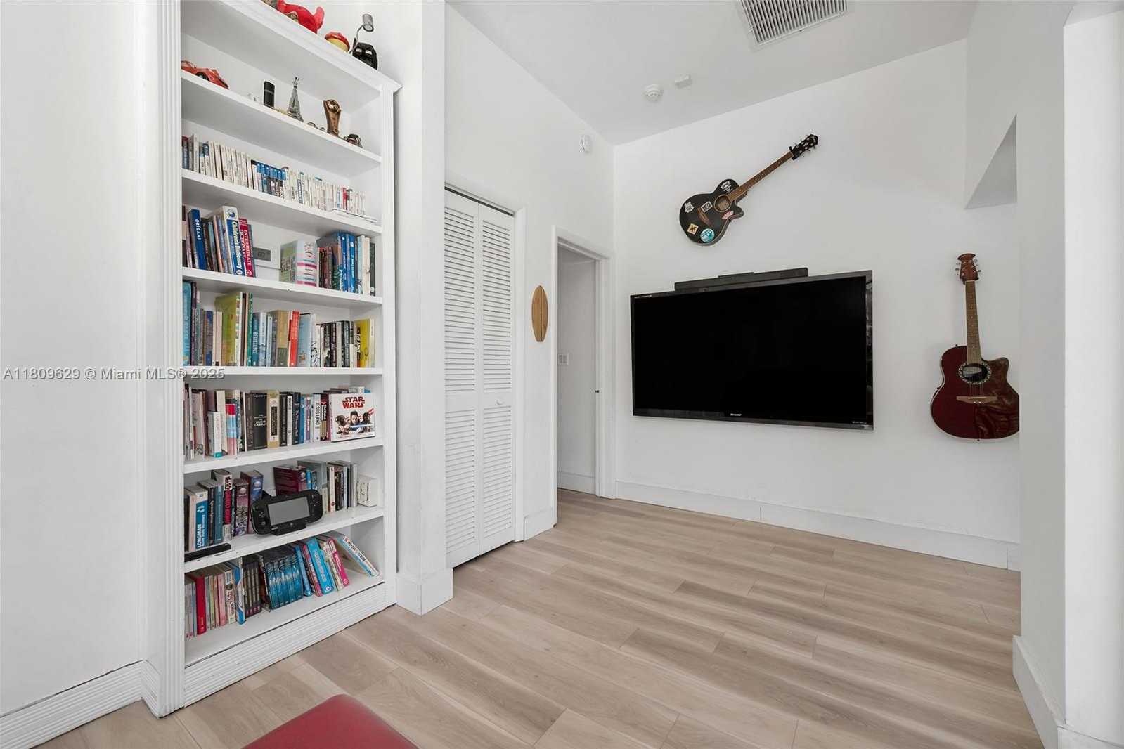 Small Image of 201 KNOLLWOOD DR, Key Biscayne Number 53