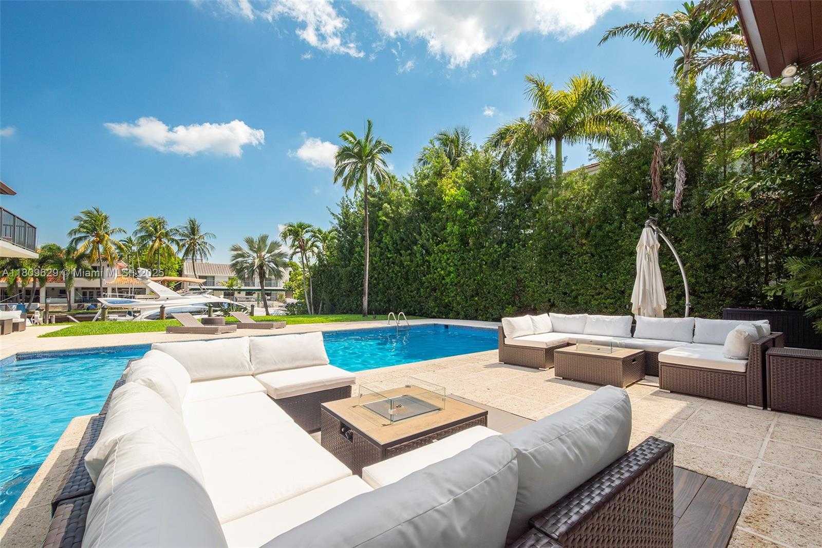 Small Image of 201 KNOLLWOOD DR, Key Biscayne Number 65